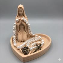 Kit Decorativo Religioso Virgem Maria Rezando Bandeja Coração Terço