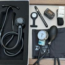 Kit Enfermagem Acadêmico Black Esteto Rappaport Esfigmo Oxímetro Garrote Lanterna e Lapela Kit Enfermagem Acadêmico Black Esteto Rappaport Esfigmo Oxímetro Garrote Lanterna e Lapela