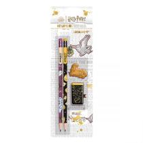 Kit escolar lápis preto com 2 unidades + apontador + borracha Harry Potter - Leonora Kit escolar lápis preto com 2 unidades + apontador + borracha Harry Potter - Leonora