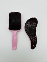 Kit Escova Desembaraçante com 2 Peças Praticidade, Conforto Kit Escova Desembaraçante com 2 Peças Praticidade, Conforto