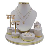 Kit Expositores de Joias Cora Offwhite Base Redonda Kit Expositores de Joias Cora Offwhite Base Redonda