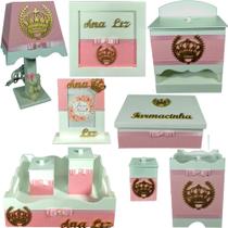 Kit farmacinha bebê Mdf 10 peças - Coroa Rosa bb de bolinhas
