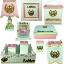 Kit farmacinha Higiene bebê Mdf 10 peças - BRANCO E ROSA COM PEROLAS DE COROA