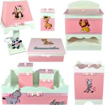 Kit Farmacinha Higiene bebê Mdf 8 pçs - Safari menina rosa bb - Flores para Mariae Decor