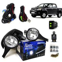 Kit Farol Auxiliar Milha Hilux SRV SR 2005 2006 2007 2008 Botao Modelo Original Kit Farol Auxiliar Milha Hilux SRV SR 2005 2006 2007 2008 Botao Modelo Original