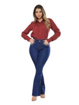 KIT Feminino 2 Peças- Calça Feminina Flare Jeans Escuro com Strass ao Redor do Bolso e Camisa Social Vinho