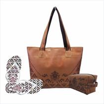 Kit Feminino Casual Arabescos Com Bolsa Necessaire e Chinelo Marrom Magicc Kit Feminino Casual Arabescos Com Bolsa Necessaire e Chinelo Marrom Magicc