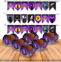 Kit festa Wandinha Decoração aniver Bandeirola +50 Forminhas Kit festa Wandinha Decoração aniver Bandeirola +50 Forminhas