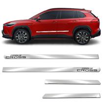 Kit Friso Lateral Personalizado Modelo Largo Cor Cromado Corolla Cross 2021 2022 4 Portas