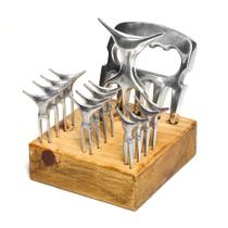 Kit Garra De Urso Garfo Tridente Churrasco Petisco Com Suporte em Madeira