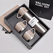 Kit Garrafa Térmica Vacuum Flask Set - Inox 500ml + 3 Xícaras Bebidas Fria ou Quente Barato