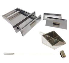 Kit Gaveta 304 Vassoura Piaçava, Pá Cinza, Churrasqueira