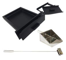 Kit Gaveta Preta Vassoura Piaçava, Pá Cinza, Churrasqueira Kit Gaveta Preta Vassoura Piaçava, Pá Cinza, Churrasqueira