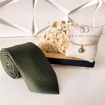 Kit gravata e pulseira para padrinhos casamento verde oliva gravata trabalhada quadradinho e pulseira madrinha folhada
