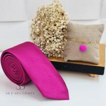 Kit gravata mais pulseira para padrinhos de casamento rosa fúcsia gravata tecido trabalhado e pulseira madrinha folhada