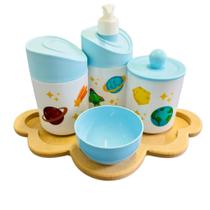 Kit Higiene Baby Planetas Menino c/bandeja em MDF Kit Higiene Baby Planetas Menino c/bandeja em MDF