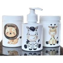 Kit Higiene Baby Safari 3 Peças com Tampa de Trava em Plástico Kit Higiene Baby Safari 3 Peças com Tampa de Trava em Plástico