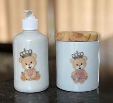 Kit Higiene Bebê 2 peças - Princesa Ursinha Rosa - Porcelana Tampa Pinus
