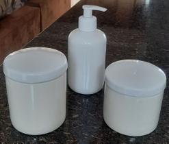 Kit higiene bebê 3 peças em Porcelanas branca com bege ,forte resistente - M.A.S.