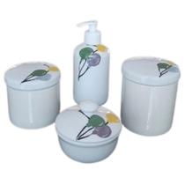Kit higiene bebê 4 peças em Porcelanas branca forte resistente com tampa em detalhe de balão Kit higiene bebê 4 peças em Porcelanas branca forte resistente com tampa em detalhe de balão