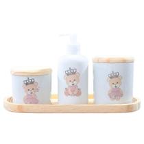 Kit Higiene Bebê 4 Peças Princesa Ursinha - Bandeja, Potes e Porta Álcool em Porcelana com Tampas de Pinus Kit Higiene Bebê 4 Peças Princesa Ursinha - Bandeja, Potes e Porta Álcool em Porcelana com Tampas de Pinus