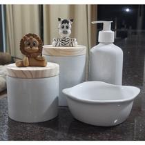 Kit higiene bebê 4 peças Safari - Potes, porta álcool e Molhadeira - Peças porcelana e tampas pinus