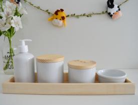 Kit Higiene Bebê 4 Porcelanas K062 Bandeja Retangular E Tampas Pinus Montessoriano Quarto