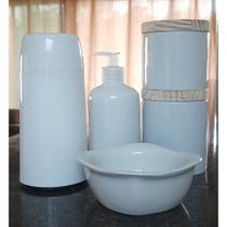 Kit higiene bebê 5 peças - Garrafa térmica, potes, porta álcool e molhadeira - Porcelana Branca tampa pinus - Antilope Decor Porcelanas