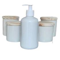 Kit higiene bebê 5 peças Porcelana branca e bege Tampa Pinus Kit higiene bebê 5 peças Porcelana branca e bege Tampa Pinus