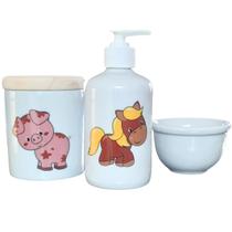 Kit higiene bebê Animais fazenda 3 peças - pote, porta álcool e molhadeira - Peças Porcelana Tampa Pinus