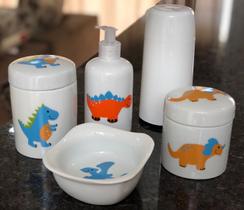 Kit higiene bebê Dinossauro 5 peças - potes, porta álcool, garrafa térmica e molhadeira - Peças Porcelana