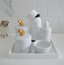 Kit Higiene Bebê K010 Apliques Dourado Bandeja Espelho Banho Quarto