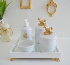 Kit Higiene Bebê K014 Moderno Dourado Gel Potes Algodão Temas Coroa Cavalo Urso Porcelana Bandeja