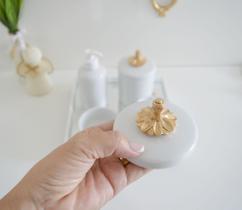 Kit Higiene Bebê K014 Moderno Dourado Gel Potes Algodão Temas Coroa Cavalo Urso Porcelana Bandeja