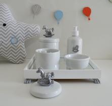 Kit Higiene Bebê K014 Prata Moderno Gel Potes Algodão Temas Coroa Cavalo Urso Porcelana Bandeja