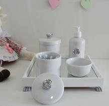 Kit Higiene Bebê K014 Prata Moderno Gel Potes Algodão Temas Coroa Cavalo Urso Porcelana Bandeja
