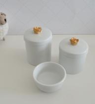 Kit Higiene Bebê K015 Porcelanas Aplique Ursa Coroa Laço Coroa Flor Dourado Decoração Quarto