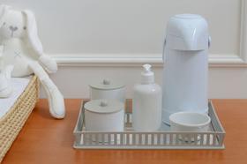 Kit Higiene Bebe K039 Completo Infantil Cinza Moderno Porcelanas Bandeja Cinza Térmica Kit Higiene Bebe K039 Completo Infantil Cinza Moderno Porcelanas Bandeja Cinza Térmica