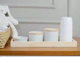 Kit Higiene Bebê K054 Porcelana Bandeja Retangular Pinus Montessoriano + Mini térmica