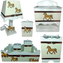 Kit Higiene bebê Mdf menino 7 pçs - BRANCO COM PALHA DE CAVALO Kit Higiene bebê Mdf menino 7 pçs - BRANCO COM PALHA DE CAVALO