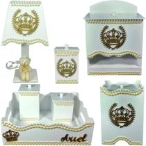 Kit Higiene bebê Mdf unissex 7 pçs - BRANCO COM PEROLAS DE COROA Kit Higiene bebê Mdf unissex 7 pçs - BRANCO COM PEROLAS DE COROA