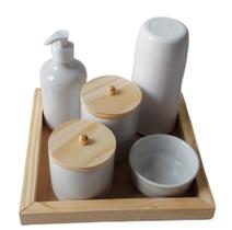 Kit Higiene Bebê Porcelana Branca Bandeja Madeira 6 peças Kit Higiene Bebê Porcelana Branca Bandeja Madeira 6 peças