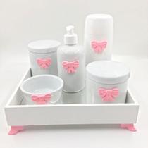 Kit Higiene Bebê Porcelana Lacinho Rosa Bandeja Mdf Garrafa 6pçs