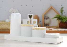Kit Higiene Bebê Porcelanas K013 Bandeja MDF Tampas Pinus Quarto Menina Menino