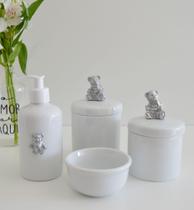 Kit Higiene Bebê Porcelanas K016 Prata Aplique Ursa Coroa Laço Cavalo Flor Decoração