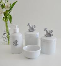 Kit Higiene Bebê Porcelanas K016 Prata Aplique Ursa Coroa Laço Cavalo Flor Decoração