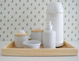 Kit Higiene Bebê Pote Porcelanas Bandeja Pinus Térmica Nuvem - Ciranda Arte Criativa