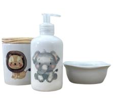 Kit higiene bebê Safari 3 peças - pote, porta álcool e molhadeira - Peças Porcelana Tampa Pinus