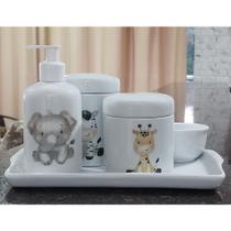 Kit higiene bebê Safari 5 peças - Bandeja, potes, porta álcool e molhadeira - Tudo Porcelana - Antilope Decor Porcelanas