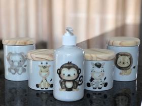 Kit higiene bebê Safari 5 peças - potes e porta álcool - Peças Porcelana Tampas Pinus